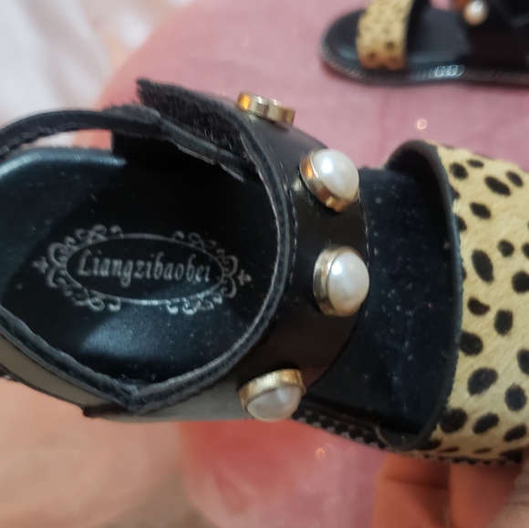 Sandals - Picture 3 of 4